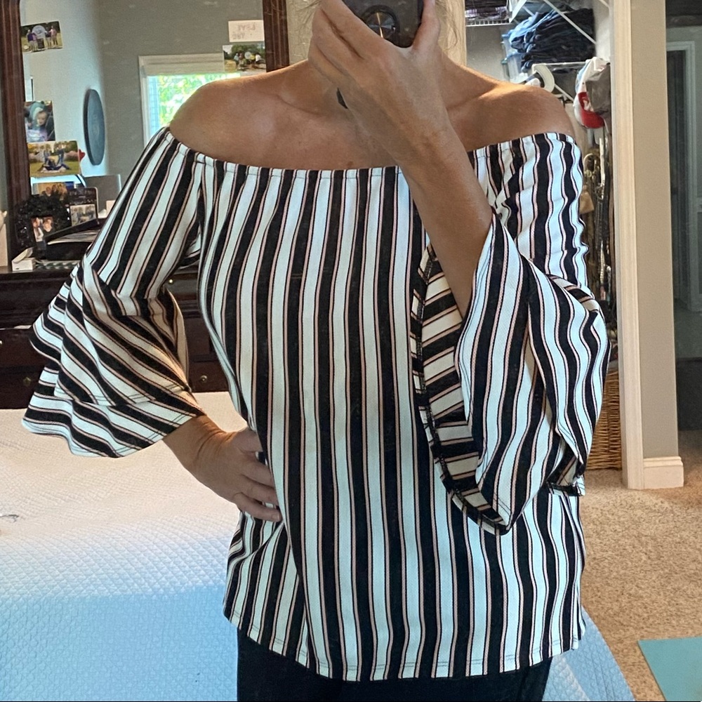 Off shoulders NYC&Co top